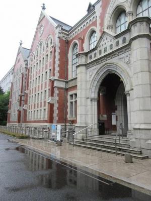 250530旧図書館正面左側　水面鏡 (3).jpg