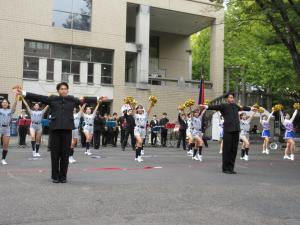 251029応援合戦デモンストレーション 慶應Wリーダー (1).JPG