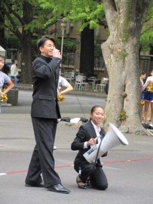 251029応援合戦デモンストレーション 慶應 声掛けアップ (1).JPG