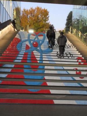 251120・1120三田祭ロゴ南校舎外階段 (1).jpg