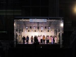 251120・1120中庭メインステージ・脇のモニタ画面 (1).jpg