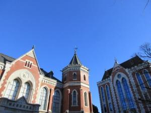 260212旧図書館と東館と冬の青空 (2).jpg